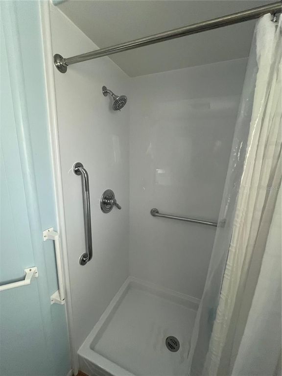 Image 38 of property listing at 822 BAVENO DRIVE, Venice, FL 34285