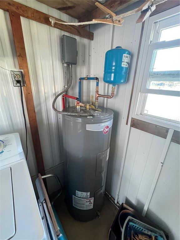 Image 40 of property listing at 822 BAVENO DRIVE, Venice, FL 34285