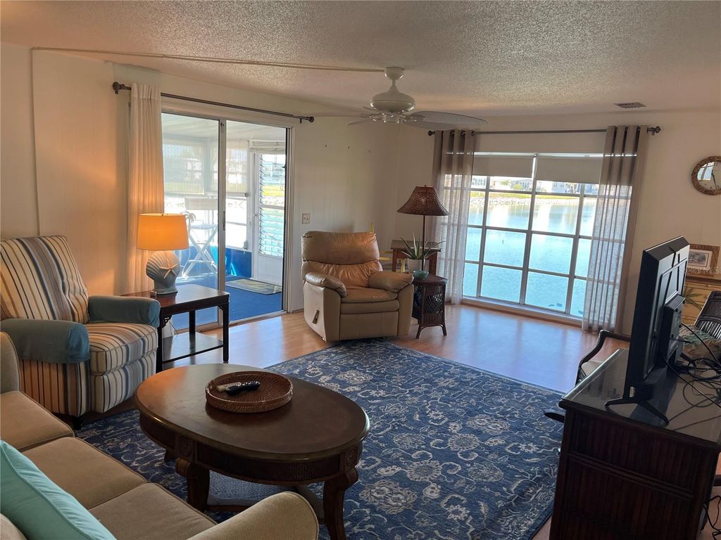 Image 7 of property listing at 822 BAVENO DRIVE, Venice, FL 34285