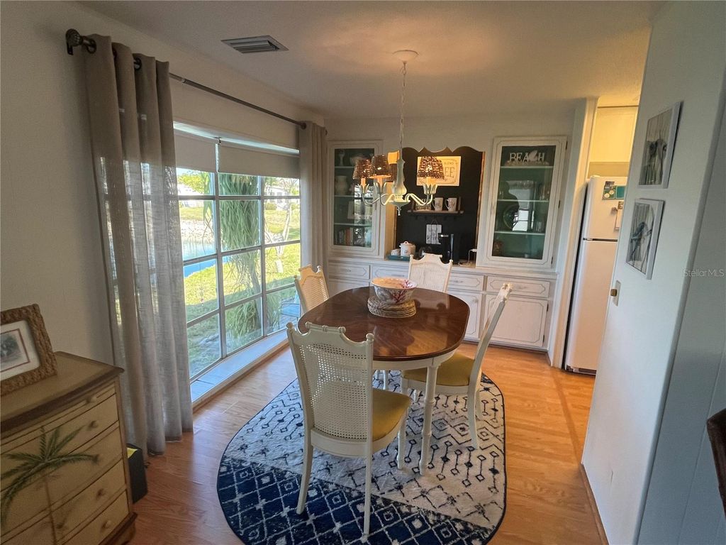 Image 10 of property listing at 822 BAVENO DRIVE, Venice, FL 34285