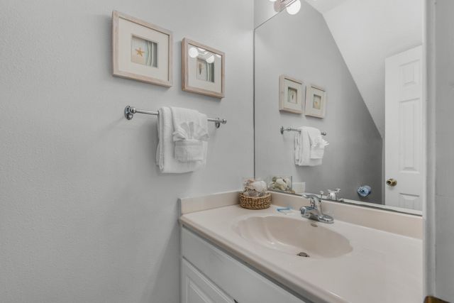 8443 Gulf Boulevard F26, Navarre, FL 32566