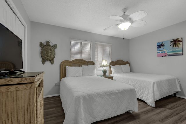 8443 Gulf Boulevard F26, Navarre, FL 32566