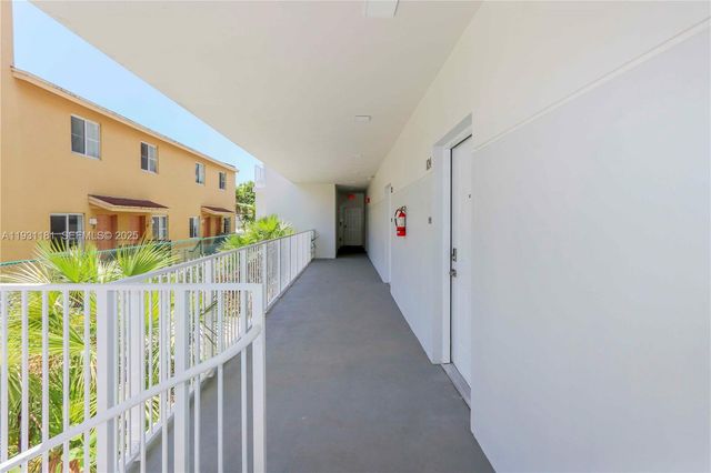 1620 NW 18th St 202, Miami, FL 33125