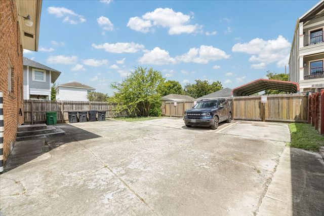 121 North Street 1, Houston, TX 77009
