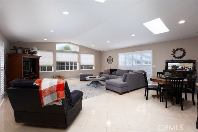 390 Meadowbrook, Santa Maria, CA 93455