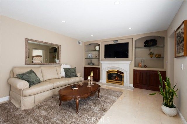 390 Meadowbrook, Santa Maria, CA 93455