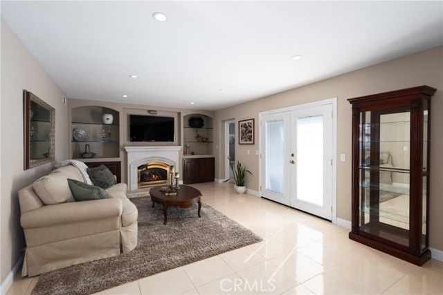 390 Meadowbrook, Santa Maria, CA 93455