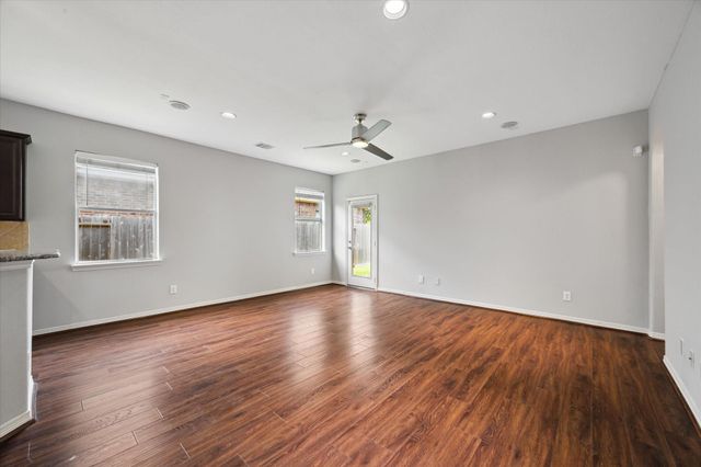 3105 W Trail Drive, Pearland, TX 77584