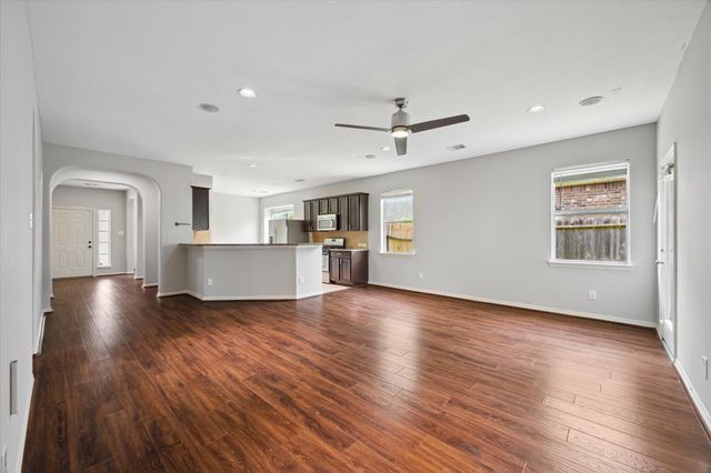 3105 W Trail Drive, Pearland, TX 77584