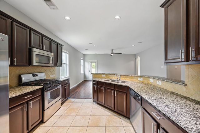 3105 W Trail Drive, Pearland, TX 77584