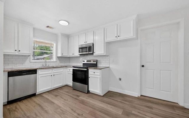 7023 Crestmont Street, Houston, TX 77033