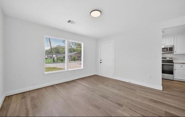 7023 Crestmont Street, Houston, TX 77033