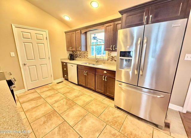 203 Hillingdale Drive, Washington, NC 27889