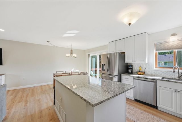 975 Savannah Road, Eagan, MN 55123