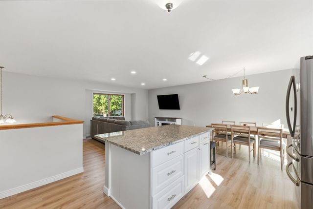 975 Savannah Road, Eagan, MN 55123