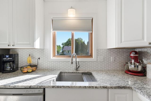 975 Savannah Road, Eagan, MN 55123