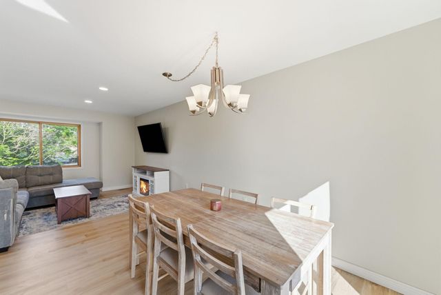 975 Savannah Road, Eagan, MN 55123