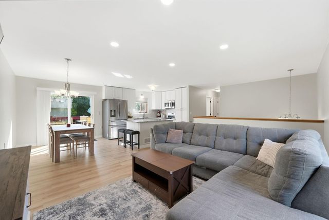 975 Savannah Road, Eagan, MN 55123