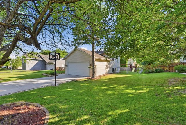 975 Savannah Road, Eagan, MN 55123