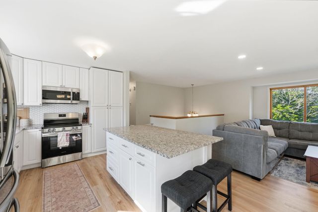 975 Savannah Road, Eagan, MN 55123