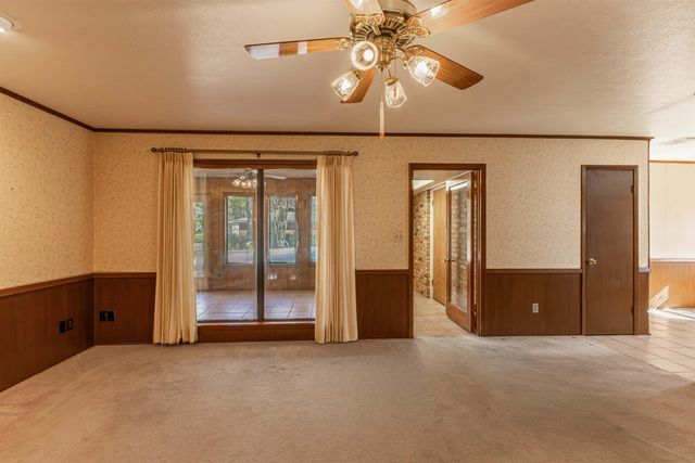 800 Elizabeth St, Gilmer, TX 75644