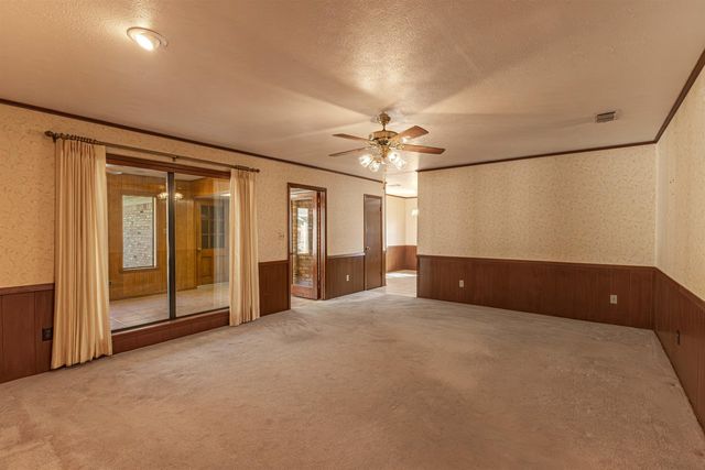 800 Elizabeth St, Gilmer, TX 75644