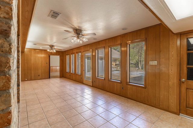 800 Elizabeth St, Gilmer, TX 75644