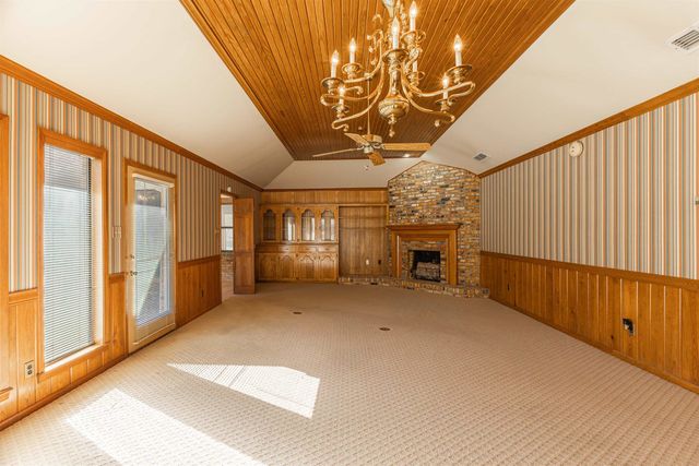 800 Elizabeth St, Gilmer, TX 75644