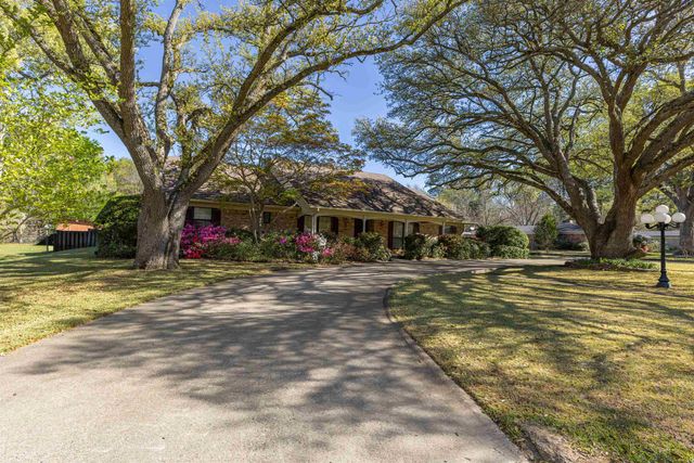 800 Elizabeth St, Gilmer, TX 75644