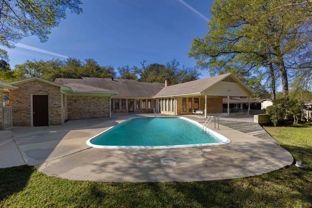 800 Elizabeth St, Gilmer, TX 75644