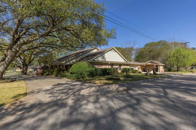 800 Elizabeth St, Gilmer, TX 75644