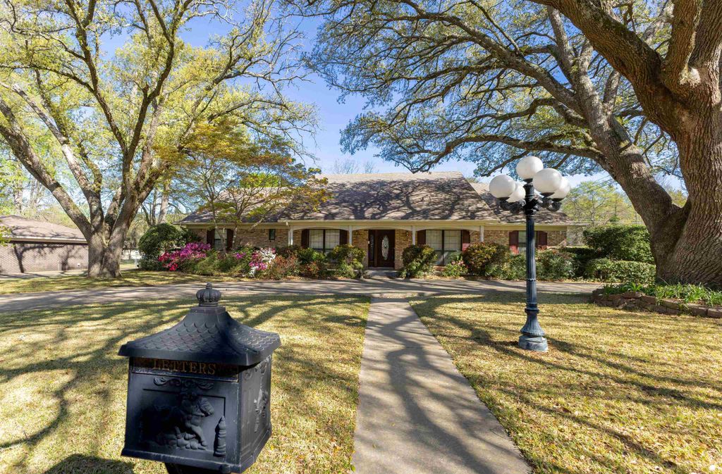 800 Elizabeth St, Gilmer, TX 75644