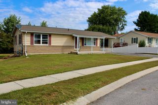 10 BEAR CIR, Hanover, PA 17331