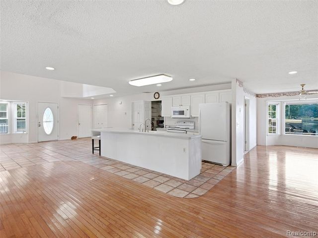 8954 Patrick Drive, Davisburg, MI 48350