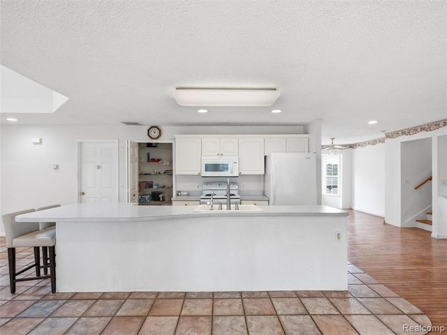 8954 Patrick Drive, Davisburg, MI 48350