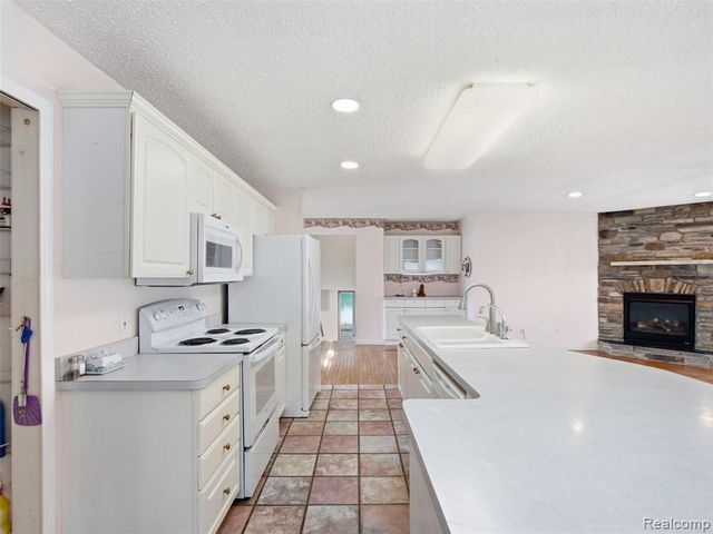 8954 Patrick Drive, Davisburg, MI 48350