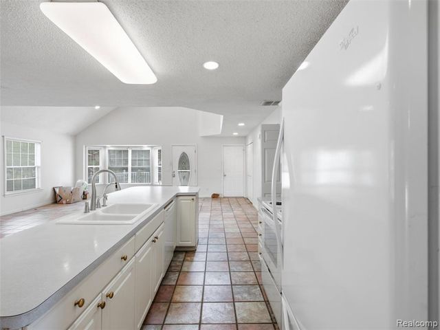 8954 Patrick Drive, Davisburg, MI 48350