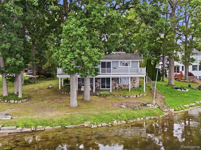 8954 Patrick Drive, Davisburg, MI 48350