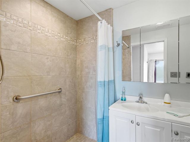 8954 Patrick Drive, Davisburg, MI 48350