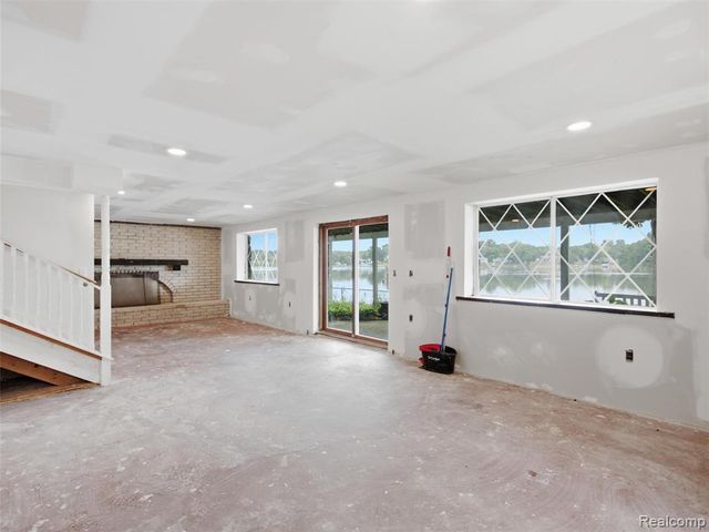 8954 Patrick Drive, Davisburg, MI 48350