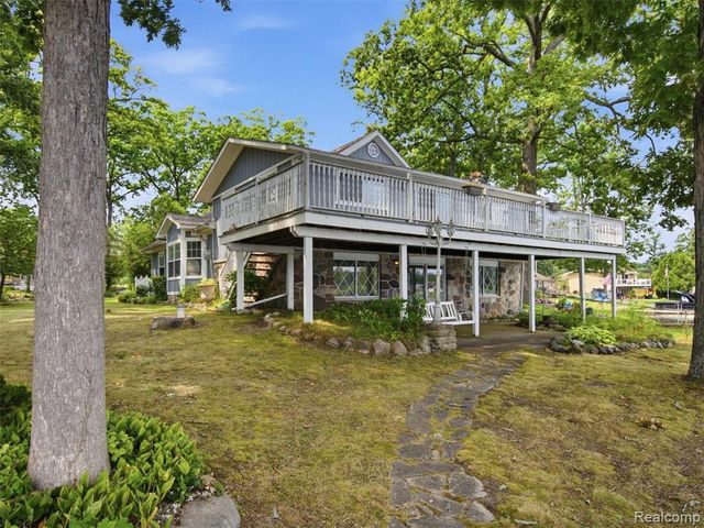 8954 Patrick Drive, Davisburg, MI 48350