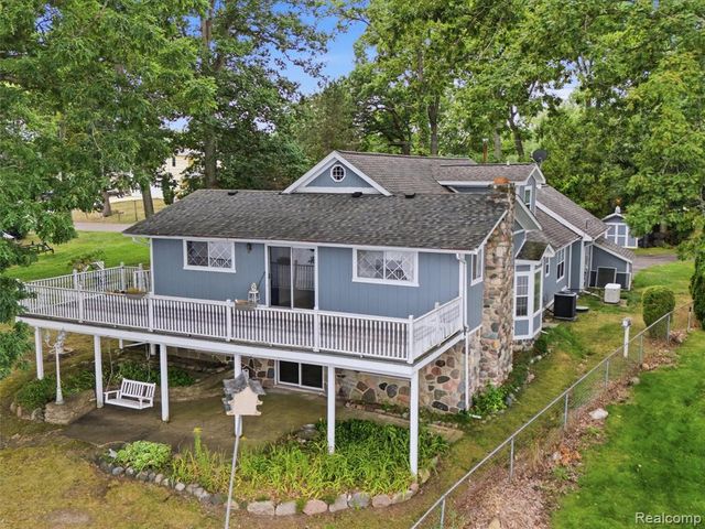 8954 Patrick Drive, Davisburg, MI 48350