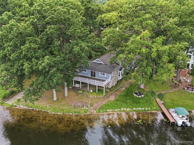 8954 Patrick Drive, Davisburg, MI 48350