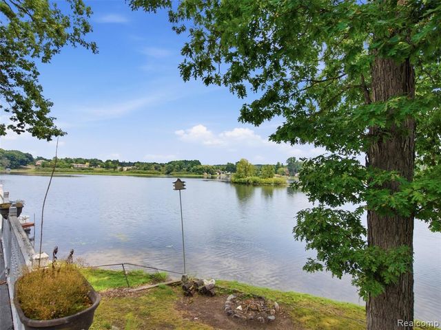 8954 Patrick Drive, Davisburg, MI 48350