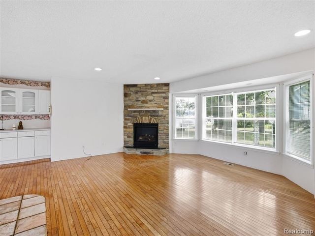 8954 Patrick Drive, Davisburg, MI 48350