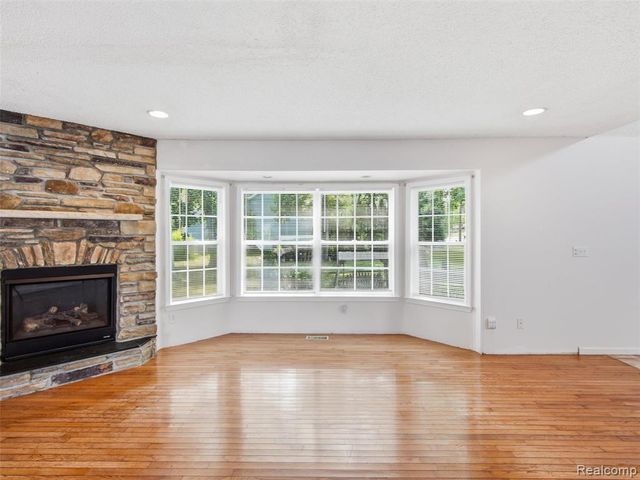 8954 Patrick Drive, Davisburg, MI 48350