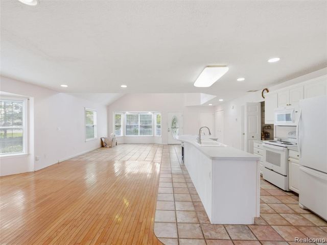 8954 Patrick Drive, Davisburg, MI 48350
