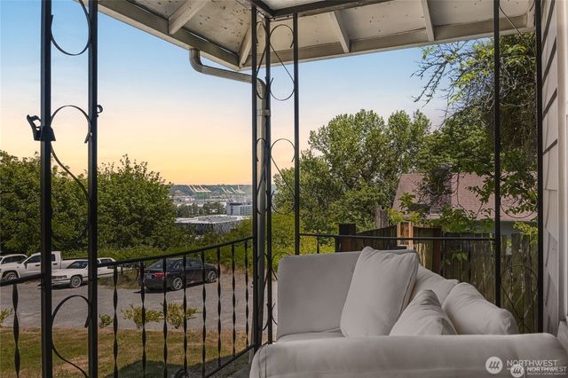 1306 E 32nd Street, Tacoma, WA 98404