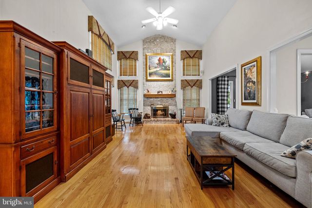 41187 YAKEY LN, Lovettsville, VA 20180