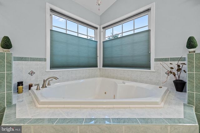 41187 YAKEY LN, Lovettsville, VA 20180